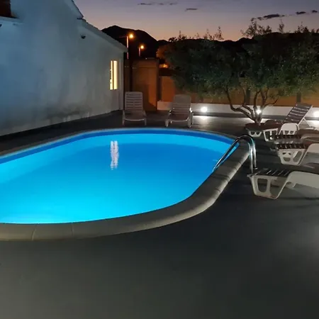 Villa Kuca Tose By Guide *