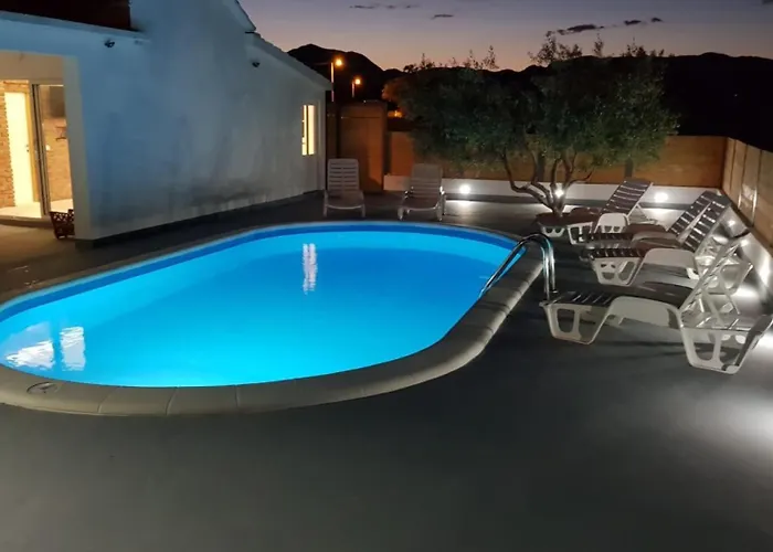 Villa Kuca Tose By Guide *